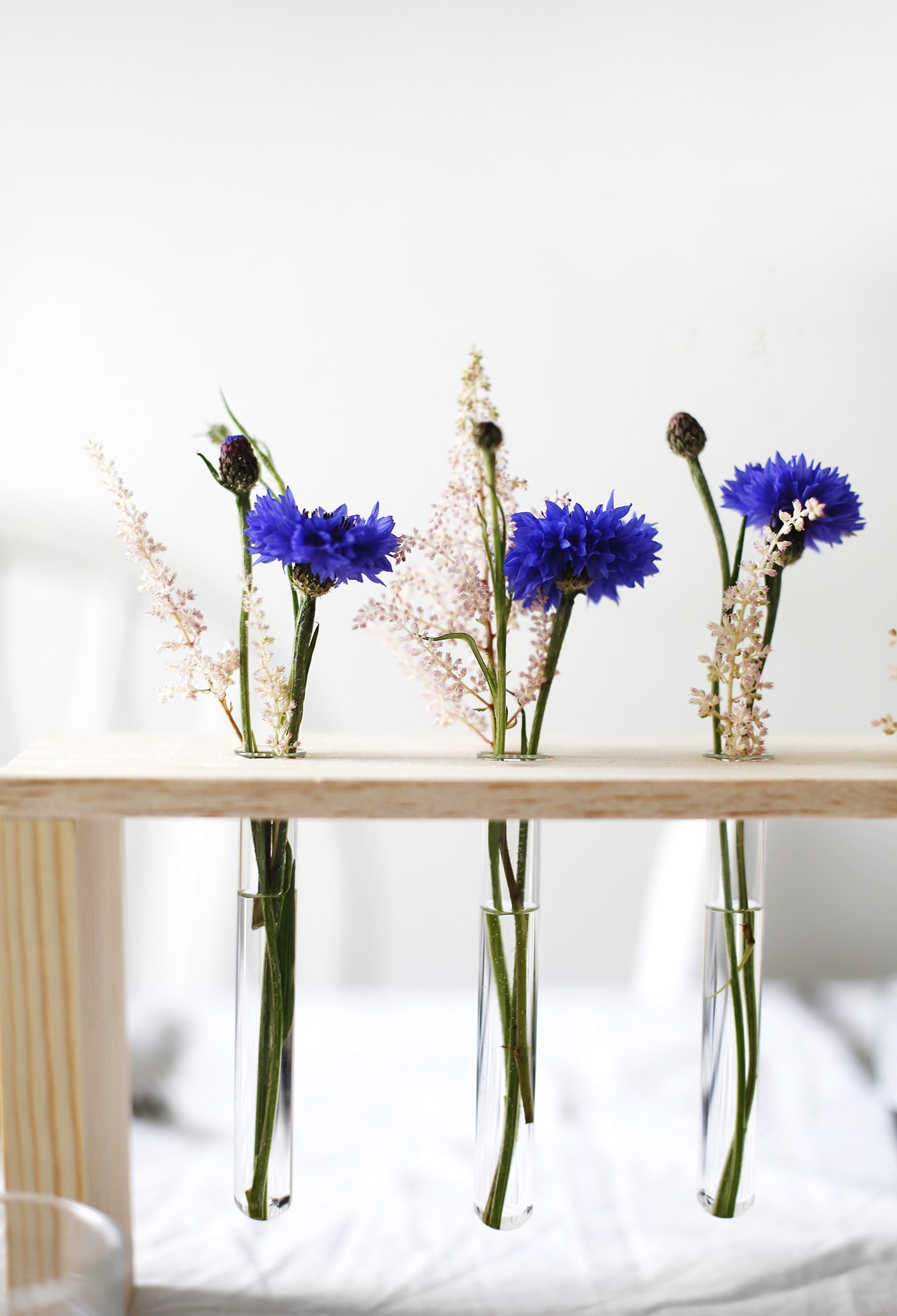 DIY floral table centre | home craft tutorials | a fun way to display flowers