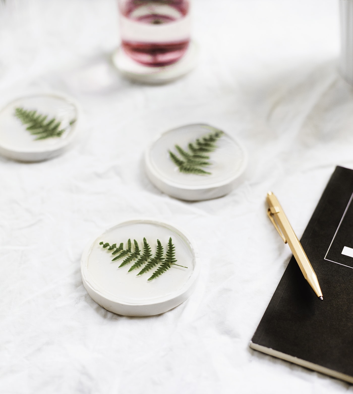 DIY botanical resin coaster | easy tutorial | crafts for the home