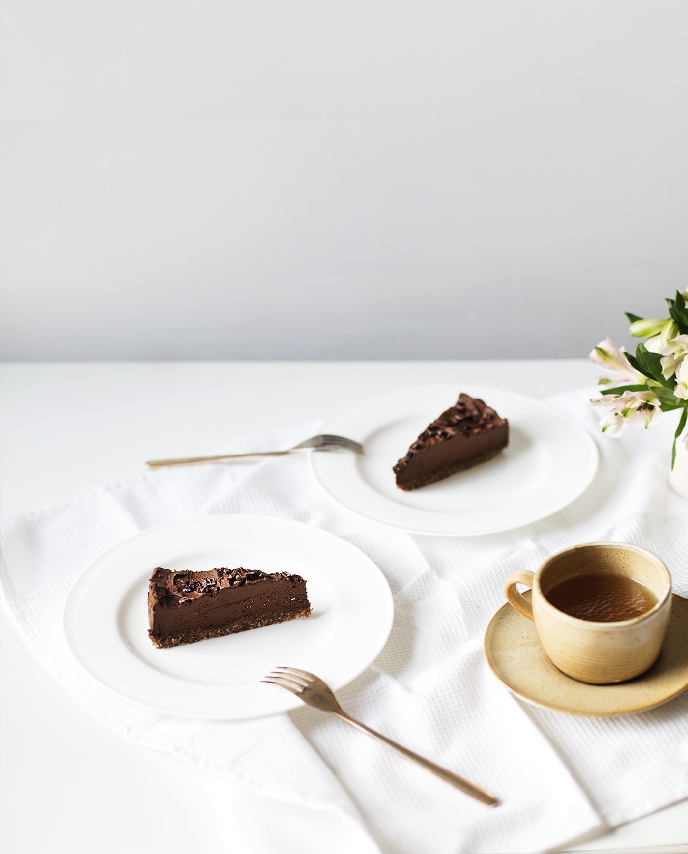 raw-avocado-chocolate-tart-recipe-paleo-dessert-gluten-free-dairy-free-healthier-sweet-treats