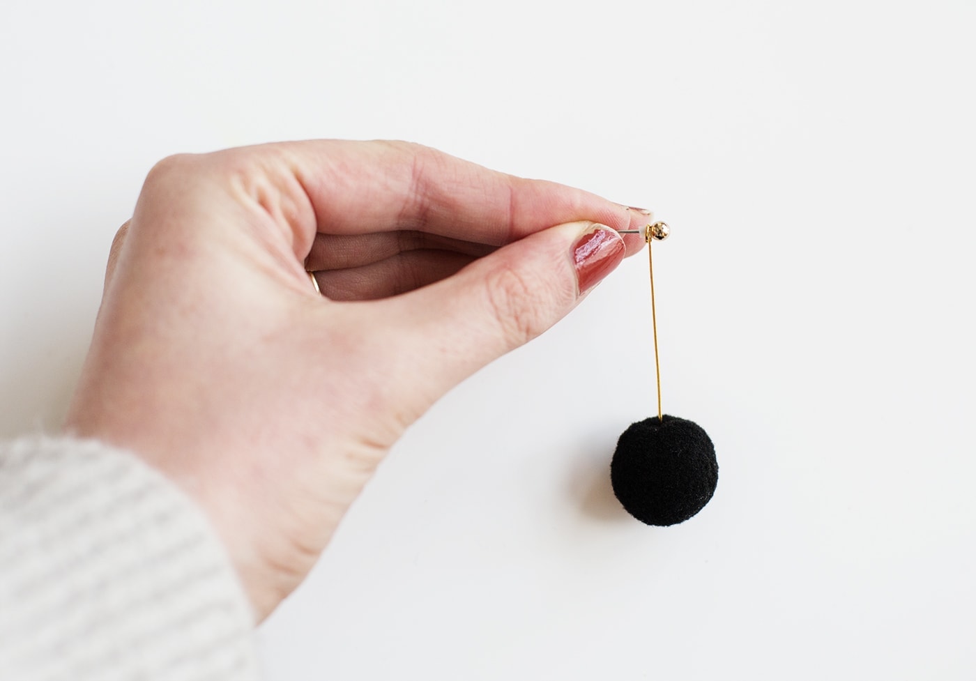 5 minute pom pom jewellery